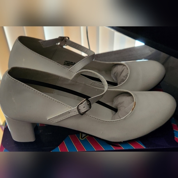 White Babydoll Patent Leather Shoes - Picture 2 of 4